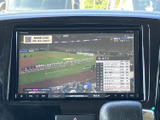 停車時にテレビを視聴できます。お子様連れのご家族に嬉しい機能で、移動時間を有効活用できます。
