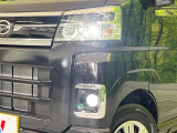 【LEDヘッドライト】悪天候や夜間走行時も良好な視界を確保し安心して運転できる高輝度LEDヘッドライトを装備!点灯速度が早く、消費電力も抑えられています。