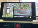駐車時の後方確認をサポートするバックモニター。狭い場所での運転や、荷物の積み下ろしを安全に行えます。