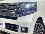 【LEDヘッドライト】悪天候や夜間走行時も良好な視界を確保し安心して運転できる高輝度LEDヘッドライトを装備!点灯速度が早く、消費電力も抑えられています。
