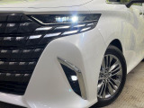 【シーケンシャルターンランプ付きLEDヘッドライト】人気の『流れるウィンカー』付きのLEDヘッドライトを装備♪高級感はもちろん、点灯時は存在感たっぷりで他車からも認識されやすく安心です。