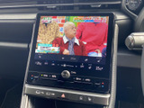 多彩な情報源からお好みのコンテンツを楽しめます。ラジオ、音楽、動画など、移動時間を豊かに彩るエンターテイメント空間です。