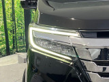 【LEDヘッドライト】悪天候や夜間走行時も良好な視界を確保し安心して運転できる高輝度LEDヘッドライトを装備!点灯速度が早く、消費電力も抑えられています。