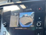 【マルチテレインモニター】車のフロントやサイドのカメラ画像を同時にモニター表示することで、悪路や狭い道を走行時でも周囲の状況確認ができ安心!本格SUVにうれしい装備です♪