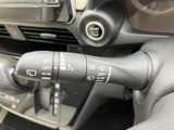 雨天時や視界が悪い時の運転をサポート。簡単に操作できるため、安全運転に貢献します。