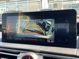 後方の状況をハッキリと確認でき、安全な後退をサポート。駐車場での運転も安心です。
