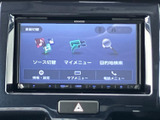鮮明な画面で操作しやすいナビゲーションシステムを搭載。目的地設定や音楽再生など、快適なドライブをサポートします。