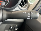 操作しやすいウインカーレバーは、安全な運転をサポートします。視認性の高い表示で、周囲の車に合図を送りやすく、安全性を高めます。
