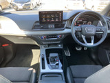 運転席からでも手の届く範囲にあり、使い勝手の良さが際立ちます。細部にまでこだわりが光る空間です。