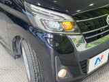 【LEDヘッドライト】悪天候や夜間走行時も良好な視界を確保し安心して運転できる高輝度LEDヘッドライトを装備!点灯速度が早く、消費電力も抑えられています。