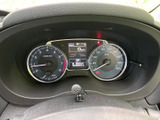 スタイリッシュなデザインと見やすい表示で、車の状態をひと目で確認できます。運転に必要な情報を効率的に把握できます。