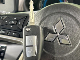 【キーレス】少し離れた場所からでもボタン一つでドアの開錠・施錠ができるのでとっても便利!ドアの鍵穴周りに傷をつけることもありません♪