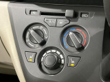 寒い冬も暑い夏も全席に快適な空調を届けてくれる、ダイヤル式エアコンを装備♪