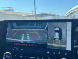 【パノラミックビューモニター】専用のカメラにより、上から見下ろしたような視点で360度クルマの周囲を確認することができます☆死角部分も確認しやすく、狭い場所での切り返しや駐車もスムーズに行えます。