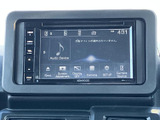 鮮明な画面で、ナビゲーションやオーディオの操作が視やすく、快適です。運転中でもスムーズに情報にアクセスできます。