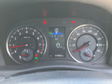 速度や燃料残量など、運転に必要な情報を一目で確認できるメーター。視認性の高いデザインで、安全運転をサポートします。