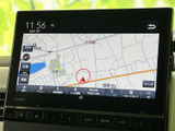 鮮明な地図表示で、安全な運転をサポート。スムーズなルート案内で、目的地への道案内をしてくれます。