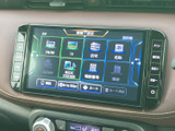 多彩な情報を表示できるモニター画面。ナビゲーション、オーディオ、車両情報など、必要な情報をひと目で確認できます。見やすい表示で、運転中の操作もスムーズです。