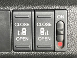 【両側パワースライドドア】スマートキーや運転席のスイッチで後席両側スライドドアの開閉が可能♪電動だから力を入れてドアを開ける必要が無く、小さなお子様でも簡単に開け閉めでき快適です♪