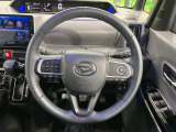 インテリアに合わせたデザインのステアリングは、運転される方のことも考え、運転しやすい形状、大きさです。是非一度、実際に触ってお確かめください。