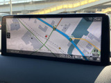 鮮明な地図表示で、安全運転をサポート。最新の交通情報も確認でき、スムーズなルート選択を支援します。