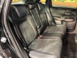 後部座席も気になるようなキズ・汚れやへたり等、大きなダメージはなく、良好な状態です。