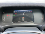 視認性の高いデジタルメーターが、ドライビングをサポート。必要な情報をひと目で確認でき、安全で快適な運転を可能にします。