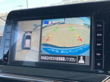 駐車や後退時に、後方の状況を映像で確認できます。安全運転をサポートし、初心者の方にも安心です。