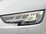 ●LEDハイビームが多数独立で存在し、ハイビーム時に対向車や前方を走る車の部分をロービームに切り替えが可能!!シーケンシャルウインカーも装備!!