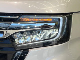 【LEDヘッドライト】悪天候や夜間走行時も良好な視界を確保し安心して運転できる高輝度LEDヘッドライトを装備!点灯速度が早く、消費電力も抑えられています。