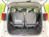 普段のお買い物や通勤、送迎等に十分な荷室スペースを確保しております。セカンドシートを倒すと、大きな荷物の積載も可能です♪