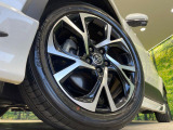 【純正18インチアルミホイール】外観にマッチした純正アルミホイールを装着しております。各種社外アルミホイールや、スタッドレスタイヤも取扱いしております。是非ご相談ください♪