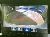 駐車の際に後方を確認しやすく、安全な運転をサポート。映像を大画面で確認できるので、苦手な後退も安心です。