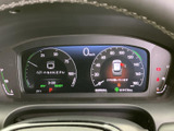 直感的に視認できるメーターデザイン。車両情報をわかりやすく表示し、快適なドライブをサポートします。