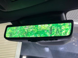 【デジタルインナーミラー】後席の大きな荷物や同乗者で後方が確認しづらい時でも安心!カメラが撮影した車両後方の映像をルームミラー内に表示。クリアな視界で状況の確認が可能です!