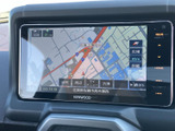 鮮明な地図表示で、安全運転をサポート。最新のナビゲーションシステムを搭載し、スムーズなルート案内を実現します。細部まで確認しやすい高画質ディスプレイ。