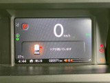シンプルで分かりやすい表示で、必要な情報をスムーズに確認できます。視認性の高いデザインで、安全運転をサポートします。