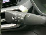 雨天時や視界不良時の運転をサポートするワイパーレバー。レバー操作で簡単に雨滴を除去し、安全な視界を確保できます。快適なドライブをサポート。