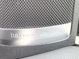 ●harman/kardonサウンドシステム:オーディオ専門メーカーが手掛けるプレミアムスピーカーを装備。多数のスピーカーから、音の粒立ちまで分かる高品質な音楽をお楽しみいただけます。