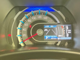 視認性の高いメーターパネル。運転に必要な情報をひと目で確認できます。シンプルで分かりやすい表示で、快適なドライブをサポートします。