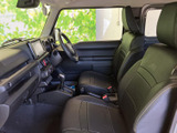後部座席への乗り降りもスムーズに行えます。車内空間へのアクセスが容易で、家族での利用にも最適です。使い勝手の良さが魅力です。