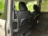 後部座席でもゆったりとくつろげる空間設計。シートアレンジも豊富で、荷物に合わせて使い分けが可能です。快適な空間で、移動時間を有効活用できます。