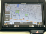 鮮明な地図表示で、視認性の高いナビゲーションを提供。目的地までのルートをわかりやすく表示し、安全な運転をサポートします。スムーズなカーナビゲーションで快適なドライブを。