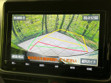【バックカメラ】駐車時に後方がリアルタイム映像で確認できます。大型商業施設や立体駐車場での駐車時や、夜間のバック時に大活躍!運転スキルに関わらず、今や必須となった装備のひとつです!