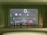 必要な情報を分かりやすく表示し、運転状況を常に把握できます。スタイリッシュなデザインで、視認性とデザイン性を両立しています。