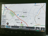 目的地までのルートを鮮明に表示。スムーズなナビゲーションで、安心してドライブをお楽しみいただけます。視覚的にわかりやすい表示で、運転中の操作も簡単です。