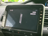 停車時に映像を楽しめるTV画面。お子様連れのご家族でも、後部座席で快適な時間を提供できます。エンターテイメント機能を活用して、リラックスしたひとときを。