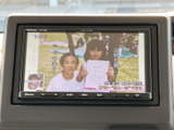 停車時に、多彩なコンテンツを楽しめるテレビを搭載。お子様の笑顔を引き出すひとときを演出します。