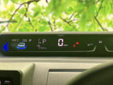 必要な情報をひと目で確認できる分かりやすい表示。運転中の視線移動を最小限に抑え、安全運転をサポートします。