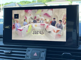 停車時にテレビ放送を視聴できます。待ち時間や休憩時間を有効活用して、リラックスしたひとときを。